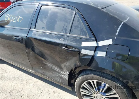 2013 Chrysler 300 300S z USA, uszkodzony, nr VIN 2C3CCAGG9DH567441